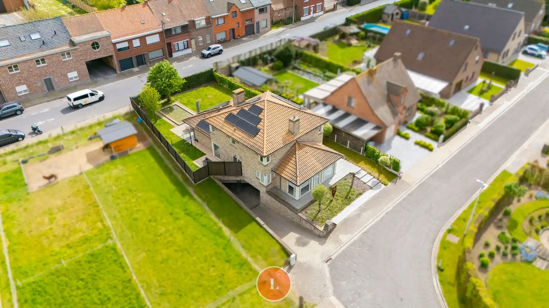 Prachtige villa met praktijkruimte en zonnepanelen op toplocatie in Menen foto 30