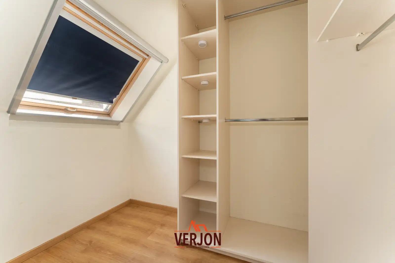 Ruim duplexappartement met 3 slaapkamers, garage en zonnig terras in het centrum van Lichtervelde! foto 16