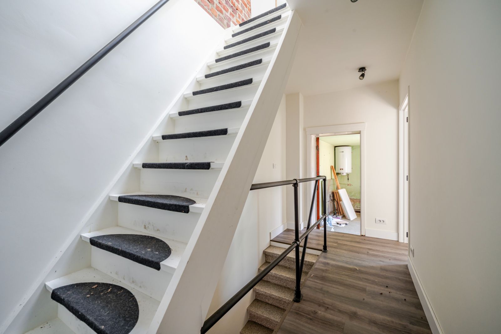 Eerste kijkdag 28/06/2025 tussen 09.00 en 10.00 uur! Af te werken woning met garage! foto 18