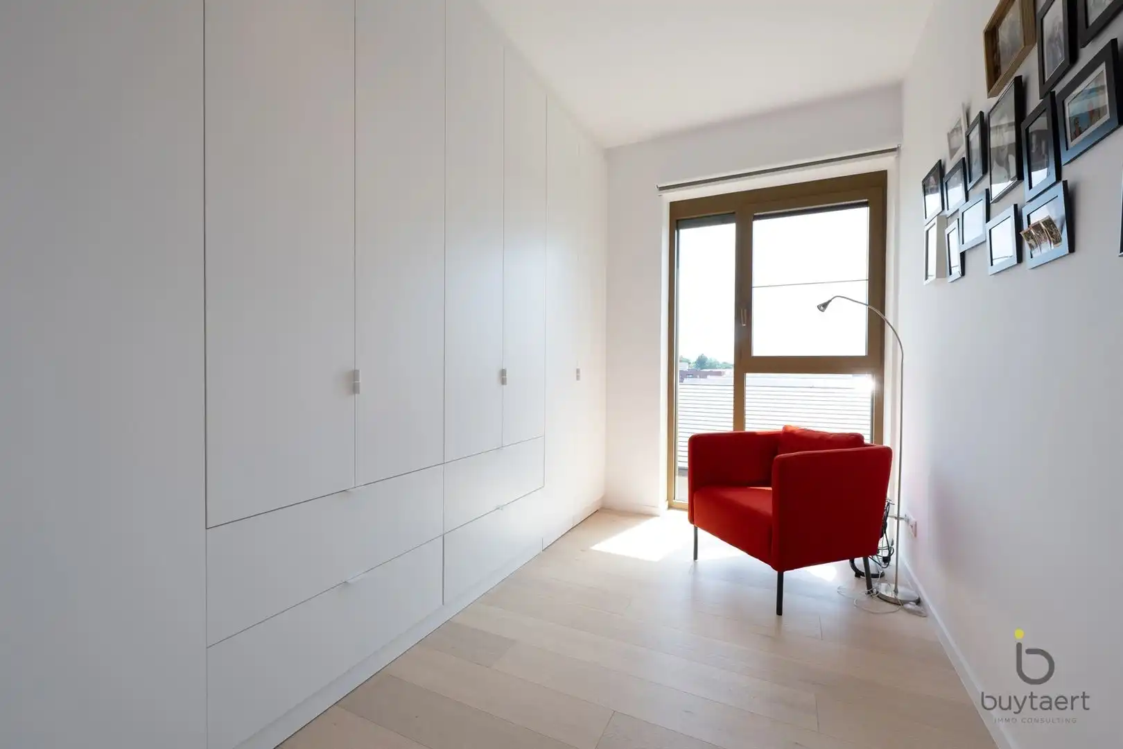 WONEN IN STIJL: een knap 2-slaapkamer appartement op de 3de verdieping met terras te Deurne-Zuid! foto 23