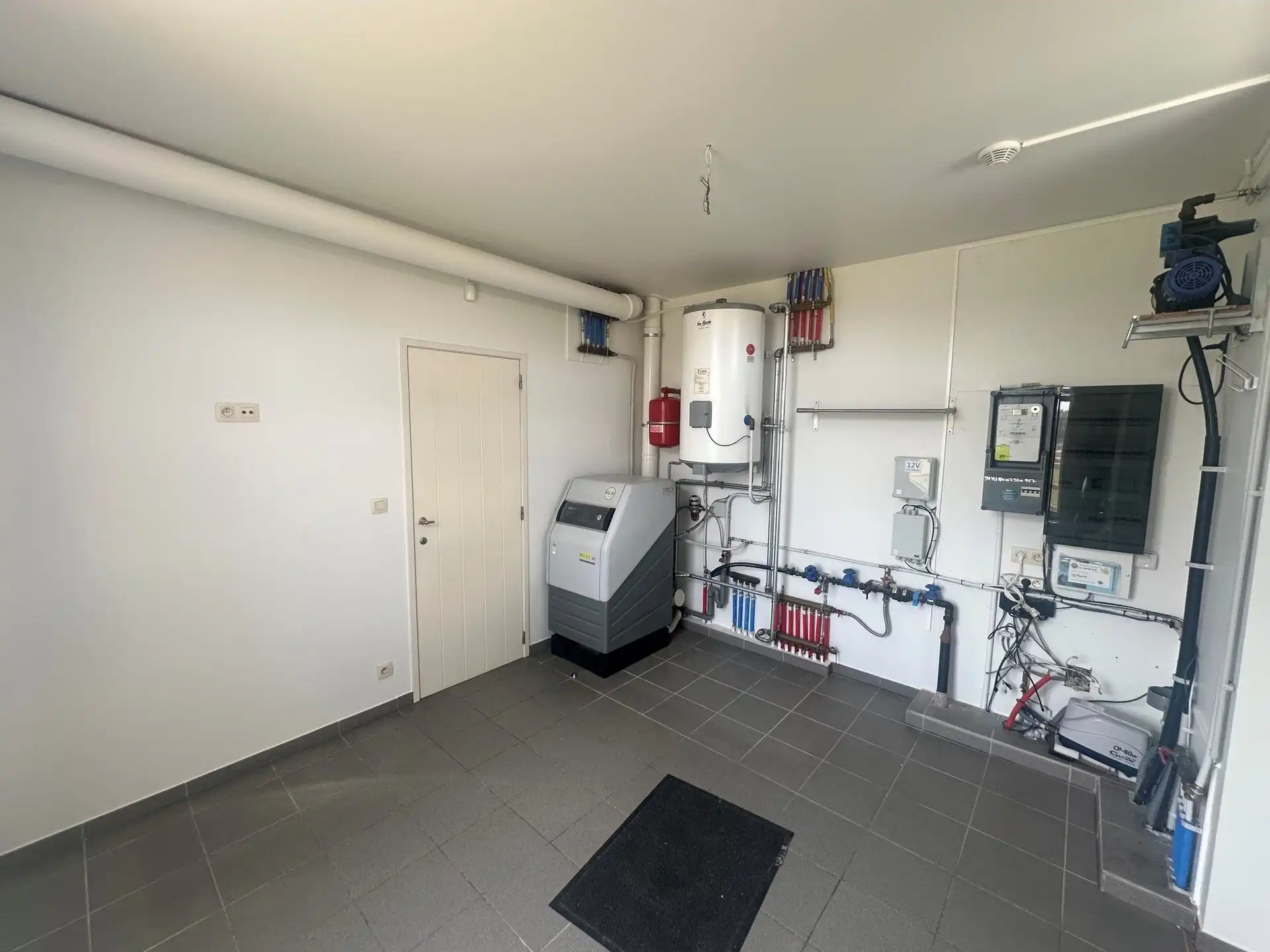 Klassevolle open bebouwing met 4 slaapkamers en prachtig landelijk uitzicht foto 11