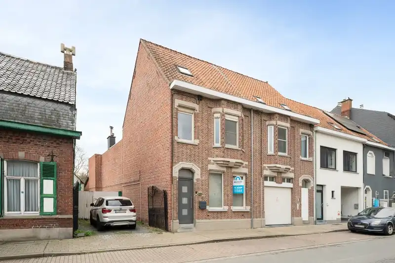 Beveren Roeselare : Nabij de kerk in Beveren ruime burgerwoning in lichte art-decostijl met 4 slaapkamers en zonnige tuin opp. 270 m² foto {{pictureIndex}}