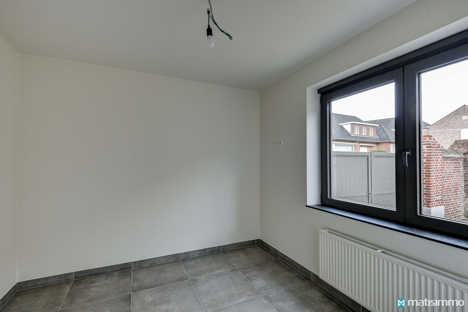 INSTAPKLAAR GELIJKVLOERS APPARTEMENT MET 2 SLAAPKAMERS TE MOPERTINGEN (BILZEN) foto 7