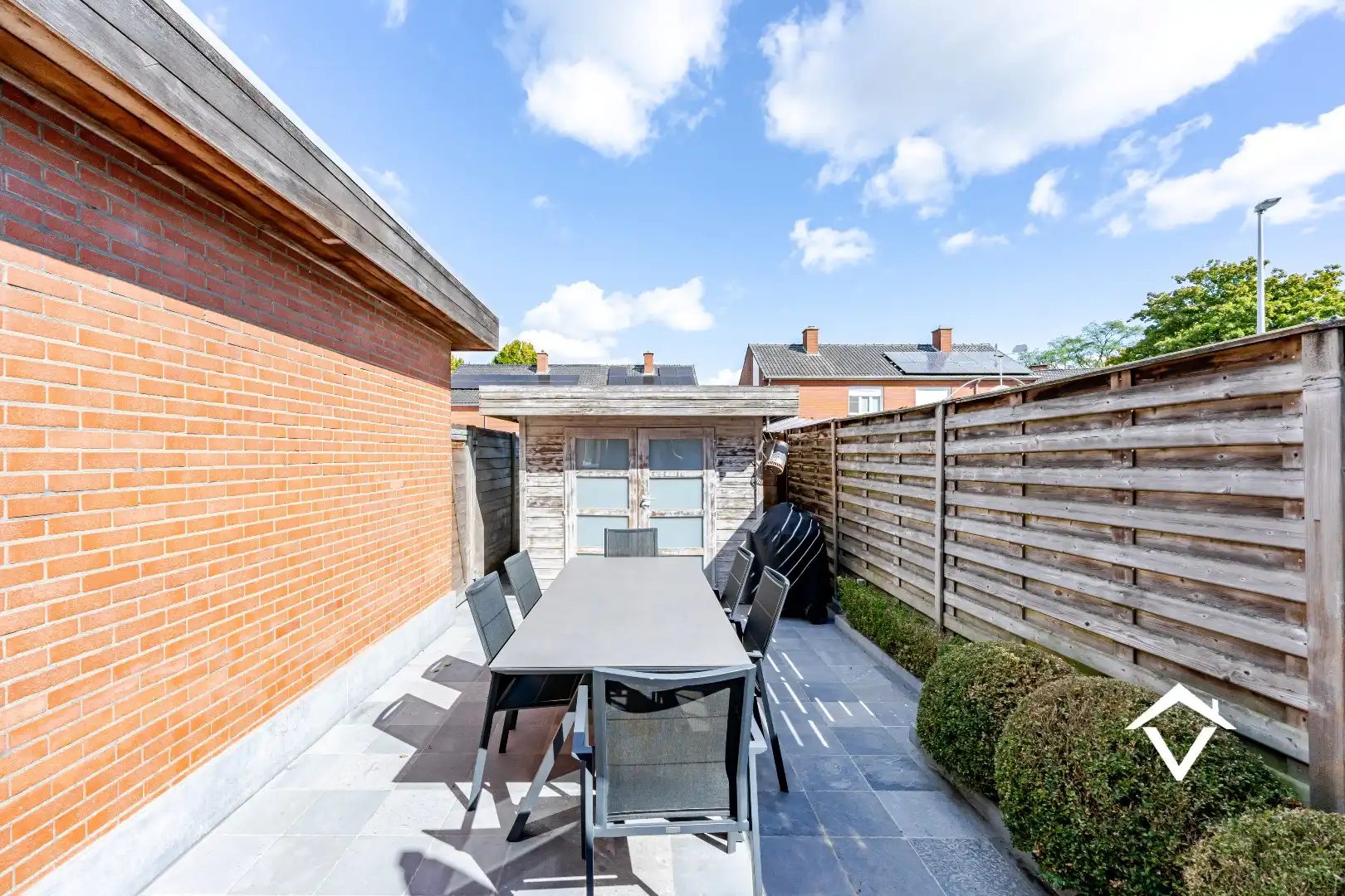 Recente halfopen bebouwing met 3 slaapkamers, garage en terras tuin foto 15