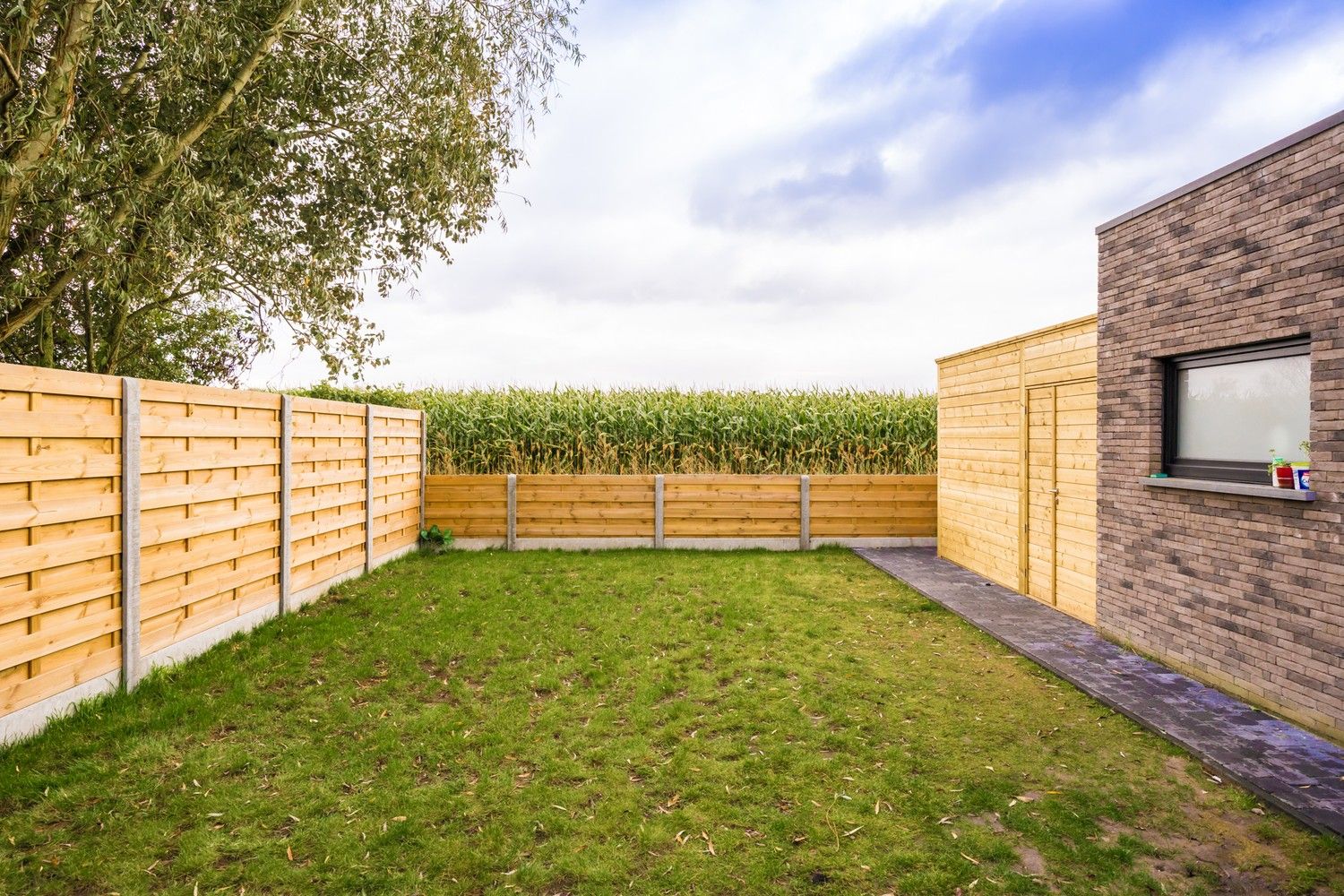 Gerenoveerde halfopen bebouwing met carport en mooi uitzicht foto 2