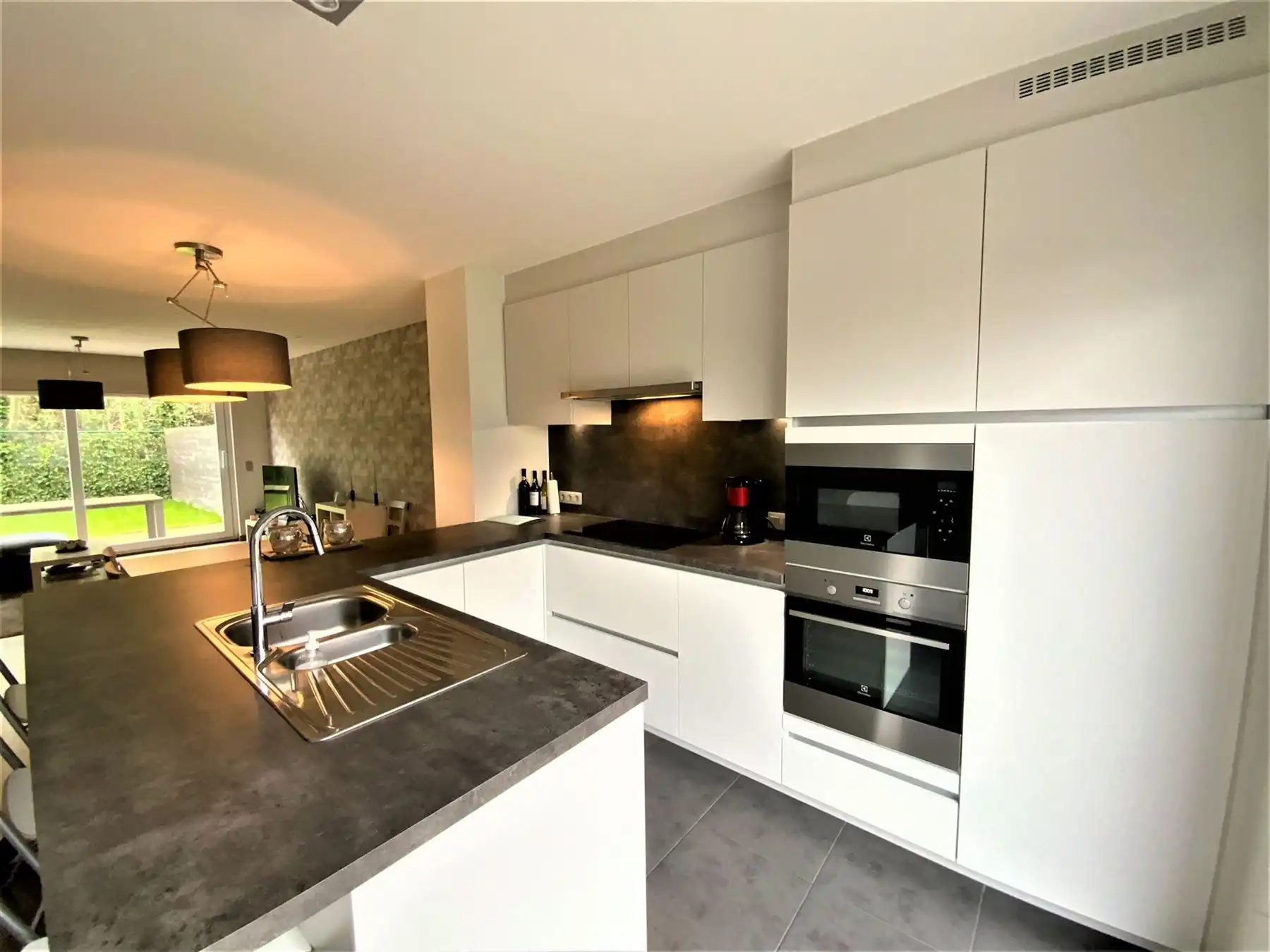 Recente instapklare woning met tuin foto 9