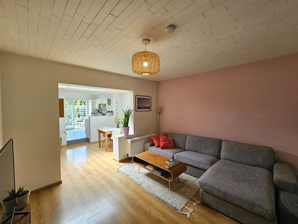 prachtig gerenoveerde en bemeubelde woning foto 2
