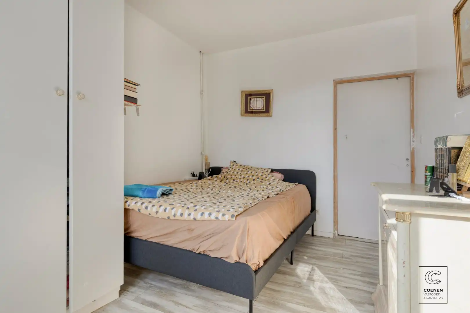 Ruime handelswoning, momenteel ingericht als handelsruimte en 2 appartementen op goede ligging te Antwerpen! foto 5