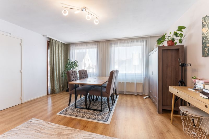 Roeselare : zeer ruim en lichtrijk appartement aan de rand van het centrum met 2 slps, terras vooraan en groot terras achteraan, opp 115 m2 foto 5