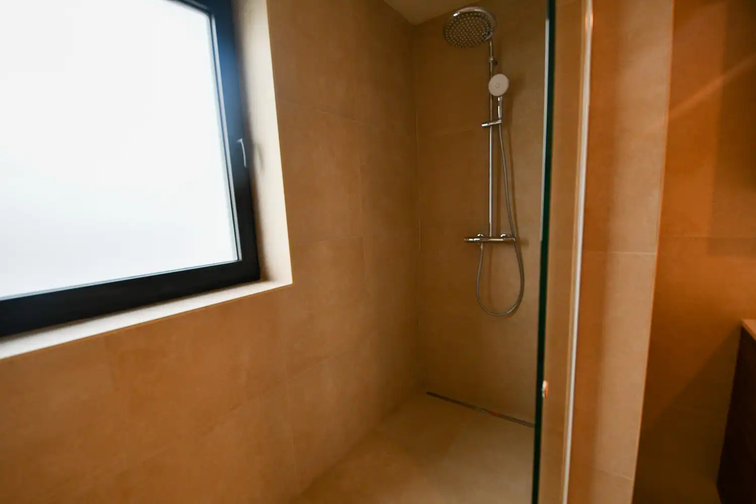 Instapklare nieuwbouwwoning met 4 slaapkamers en hoge afwerkingsgraad foto 11