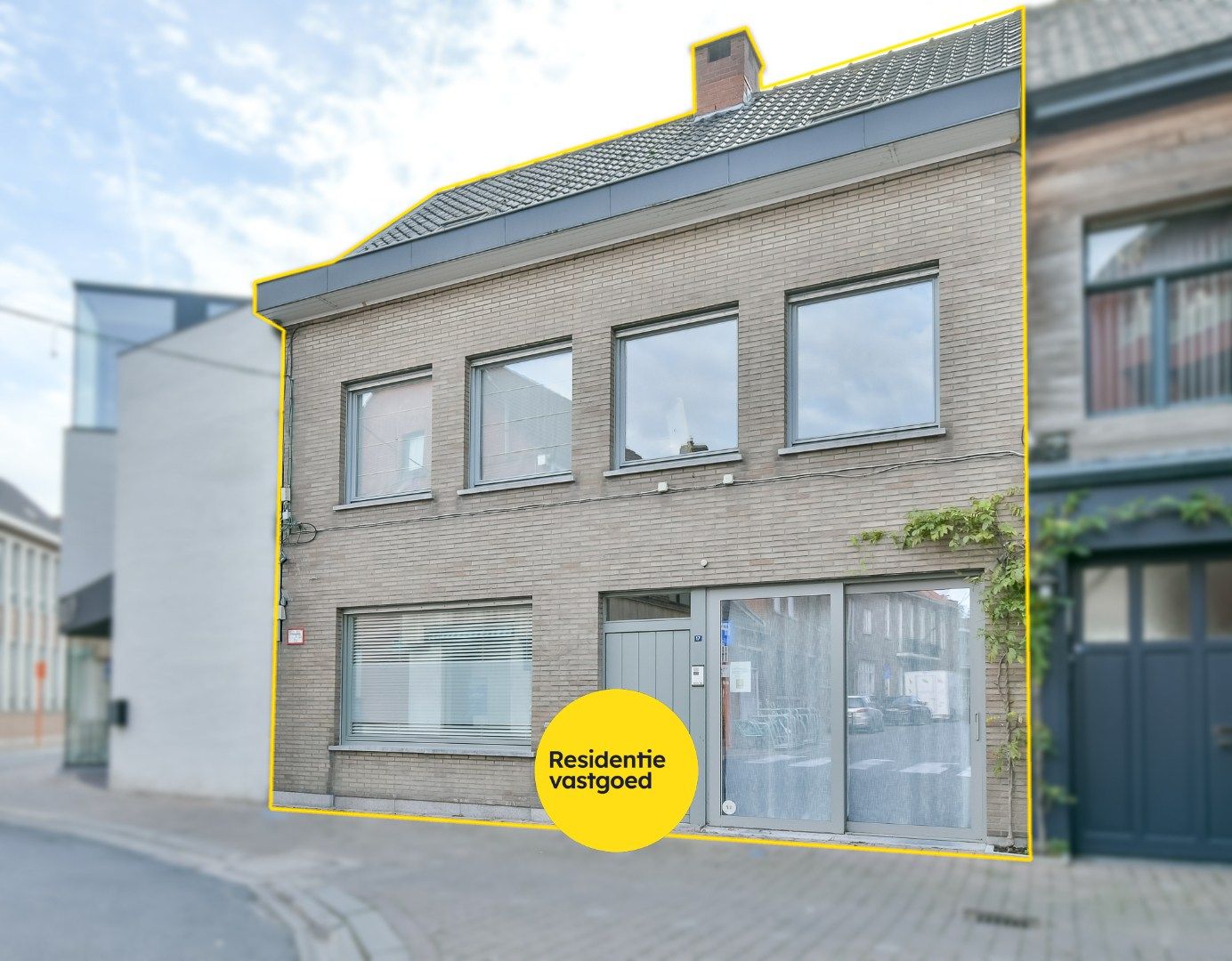 Ruime, centraal gelegen gezinswoning met dakterras en 5 slaapkamers!  foto {{pictureIndex}}