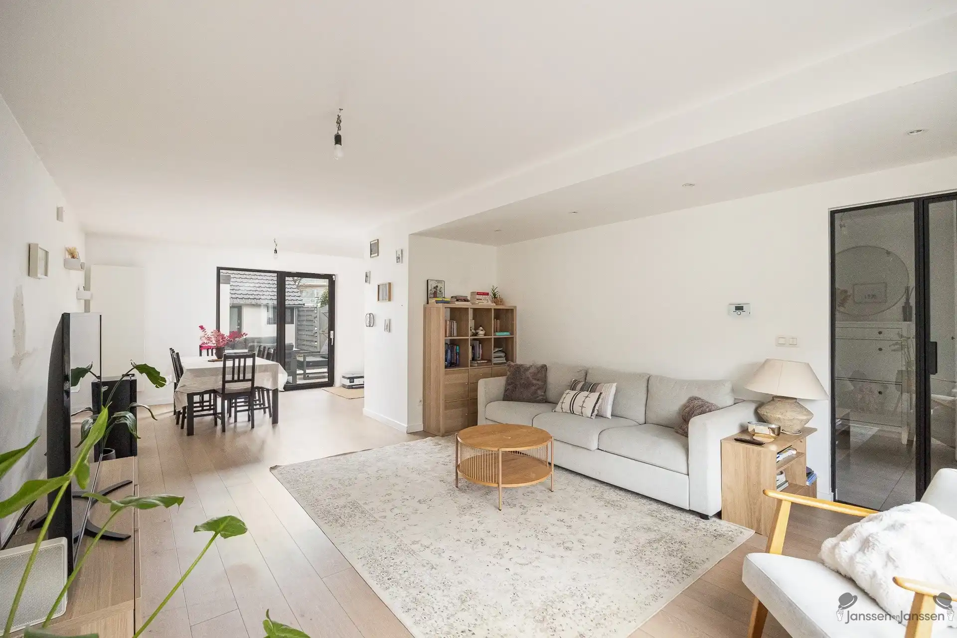 Mooi gerenoveerde woning met EPC B in hartje van Hove foto 3