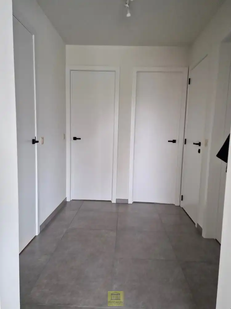 Ruim lichtrijk appartement met groot terras, garage én staanplaats! foto 9