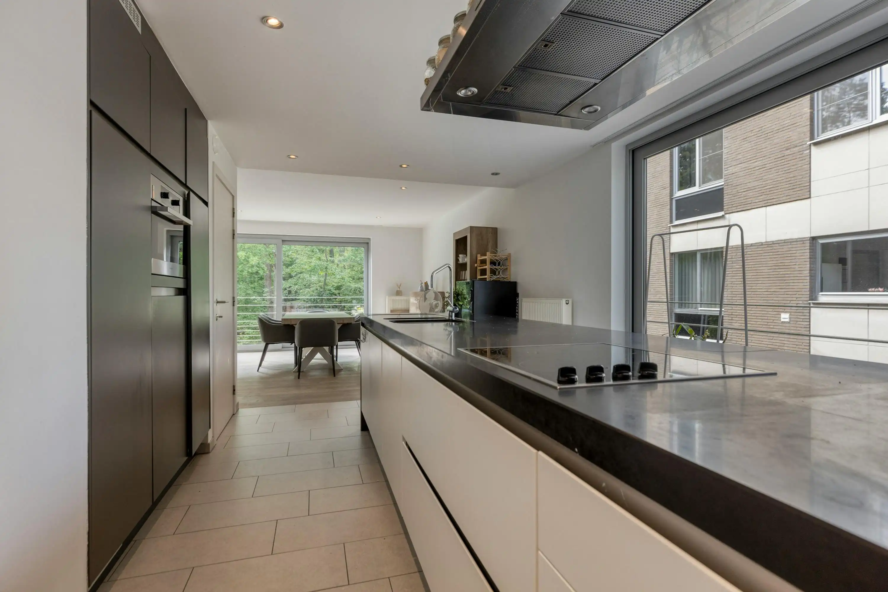 Ruim appartement met 2 slpk en garage te koop in Brasschaat foto 8