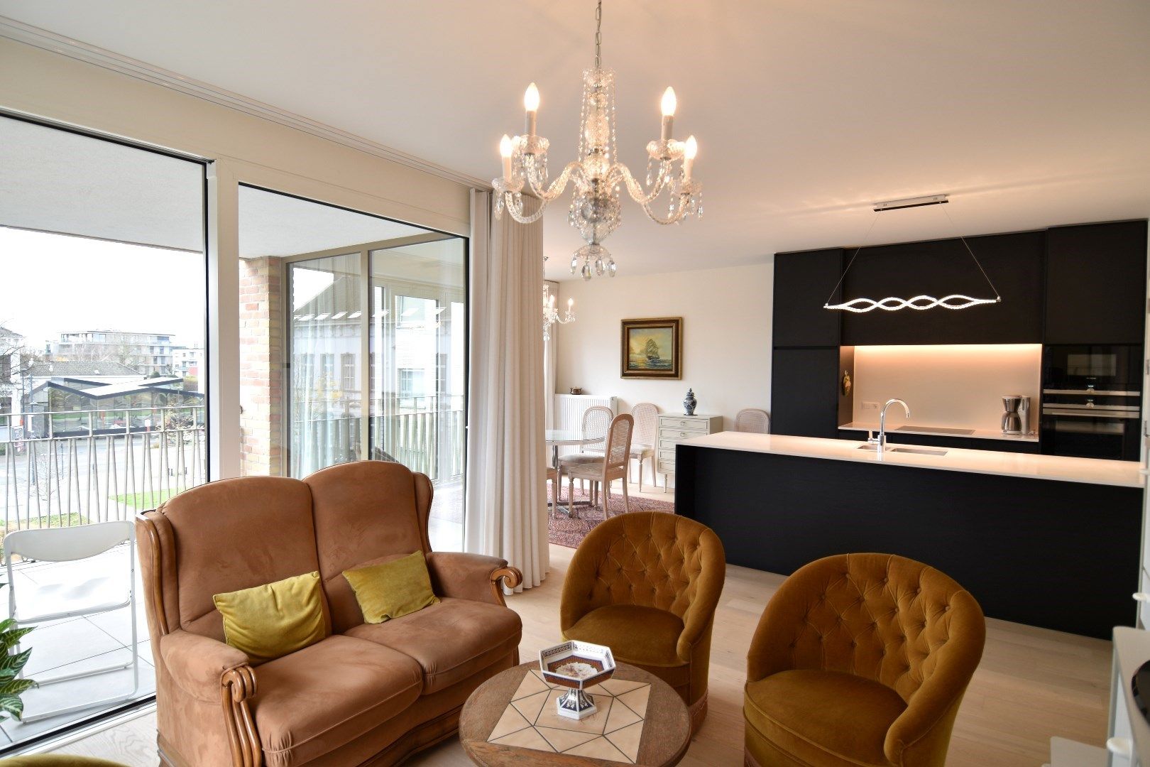 Instapklaar 2-slaapkamerappartement met autostaanplaats en kelderberging te koop in residentie 't Vrije te Harelbeke foto 4