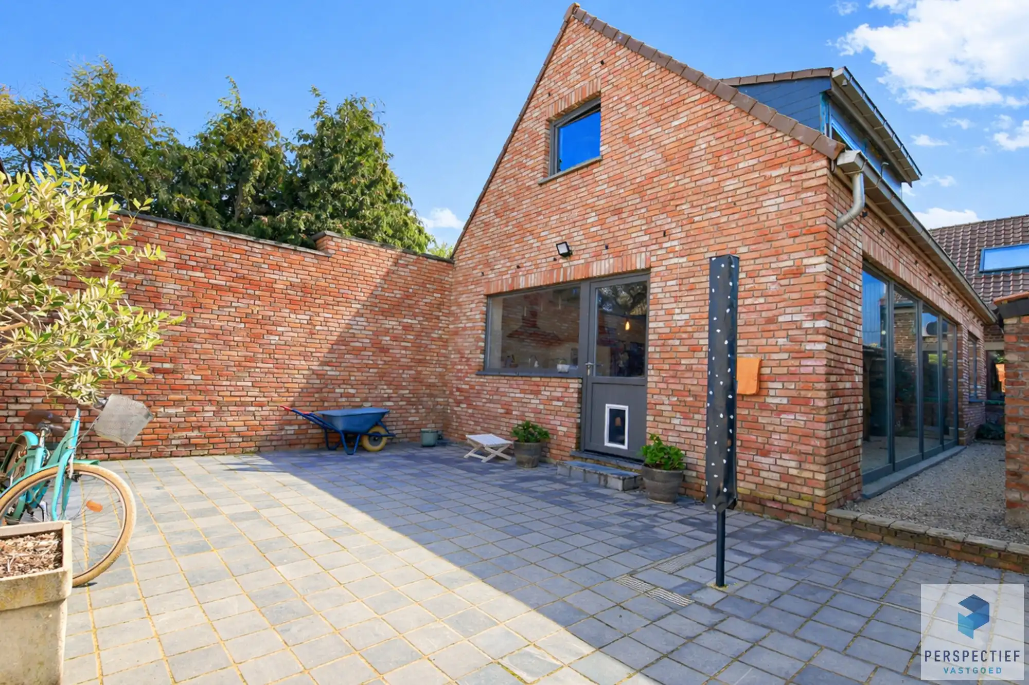 Ruime woning met tuin, kleine weide & bijgebouw gelegen in landelijke omgeving in Oedelem op  1 365 m² foto 5