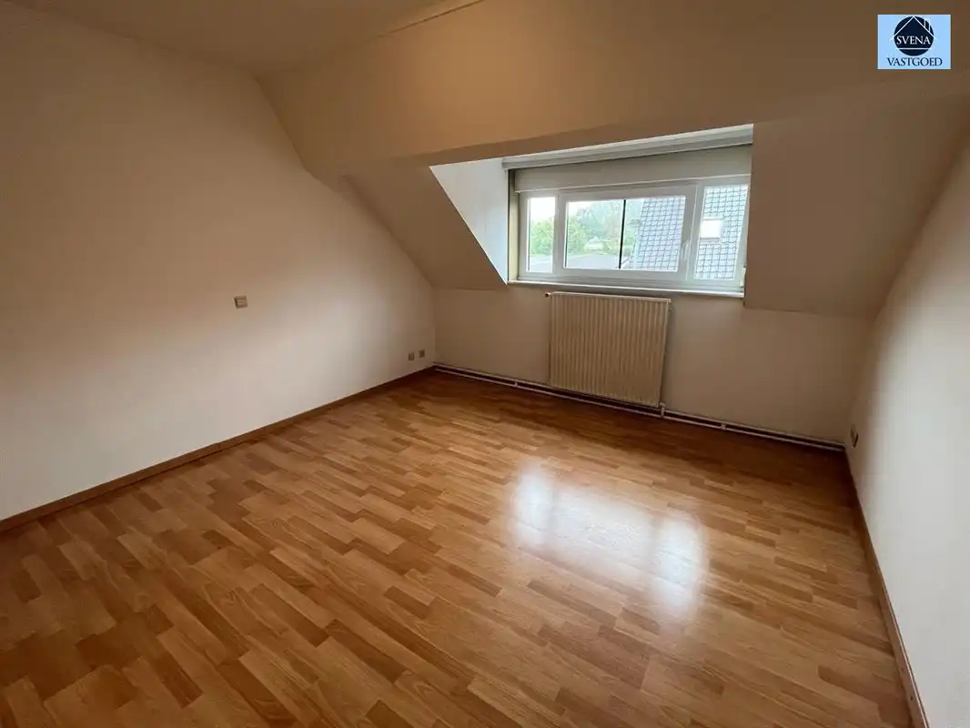 HANDELSHUIS EN APPARTEMENT MET 4 SLAAPKAMERS foto 9