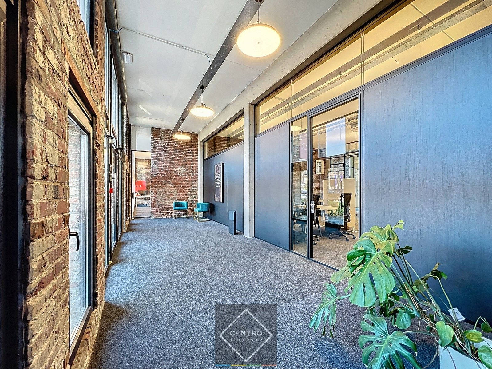 Instapklare, recent GERENOVEERDE, KANTOORRUIMTE op het gelijkvloers (725m²) in het handelscentrum "Pottelberg" te Kortrijk ! foto 5