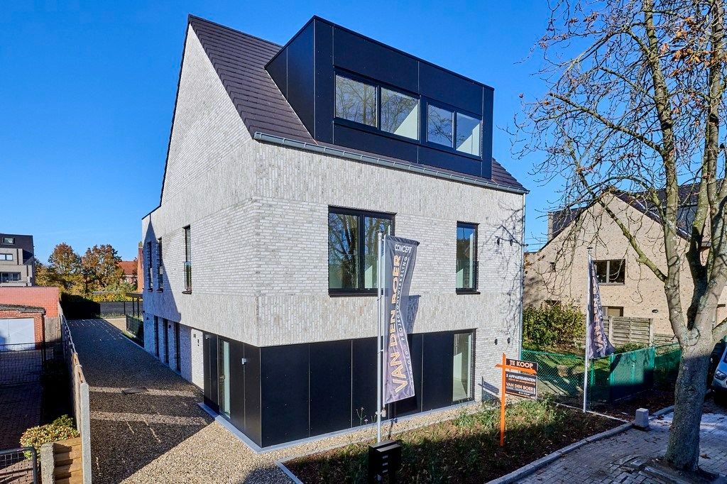 Ezaart 35 2400 Mol mini Loft te huur van  76 m² met Carport en buitenberging foto {{pictureIndex}}