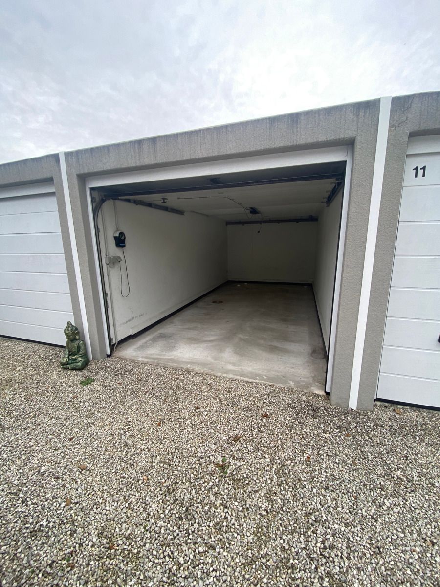 Ruime Garagebox in centrum van Oostkamp foto 2