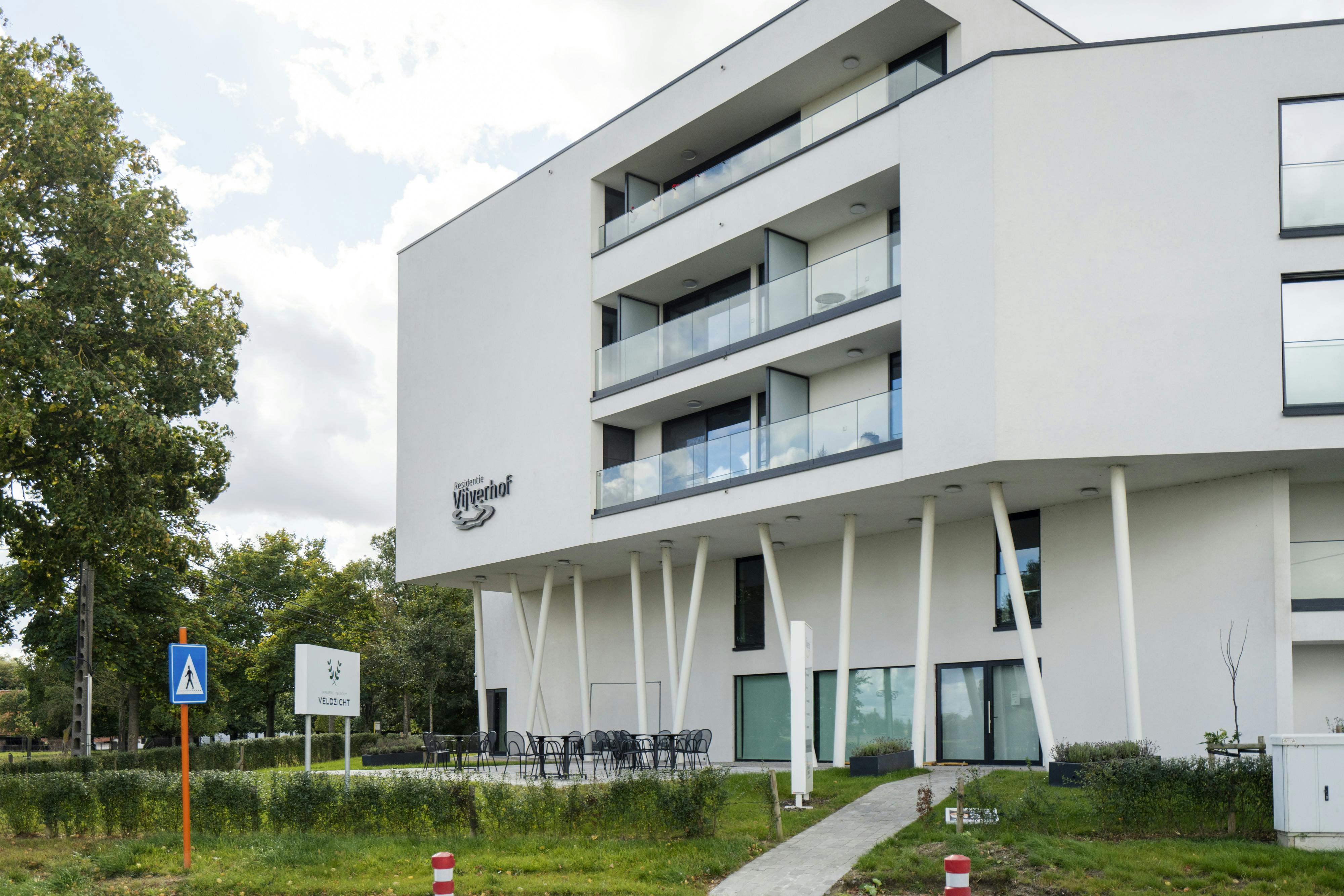 Verzorgde assistentiewoning met terras en uitzicht te Zwevegem foto 11