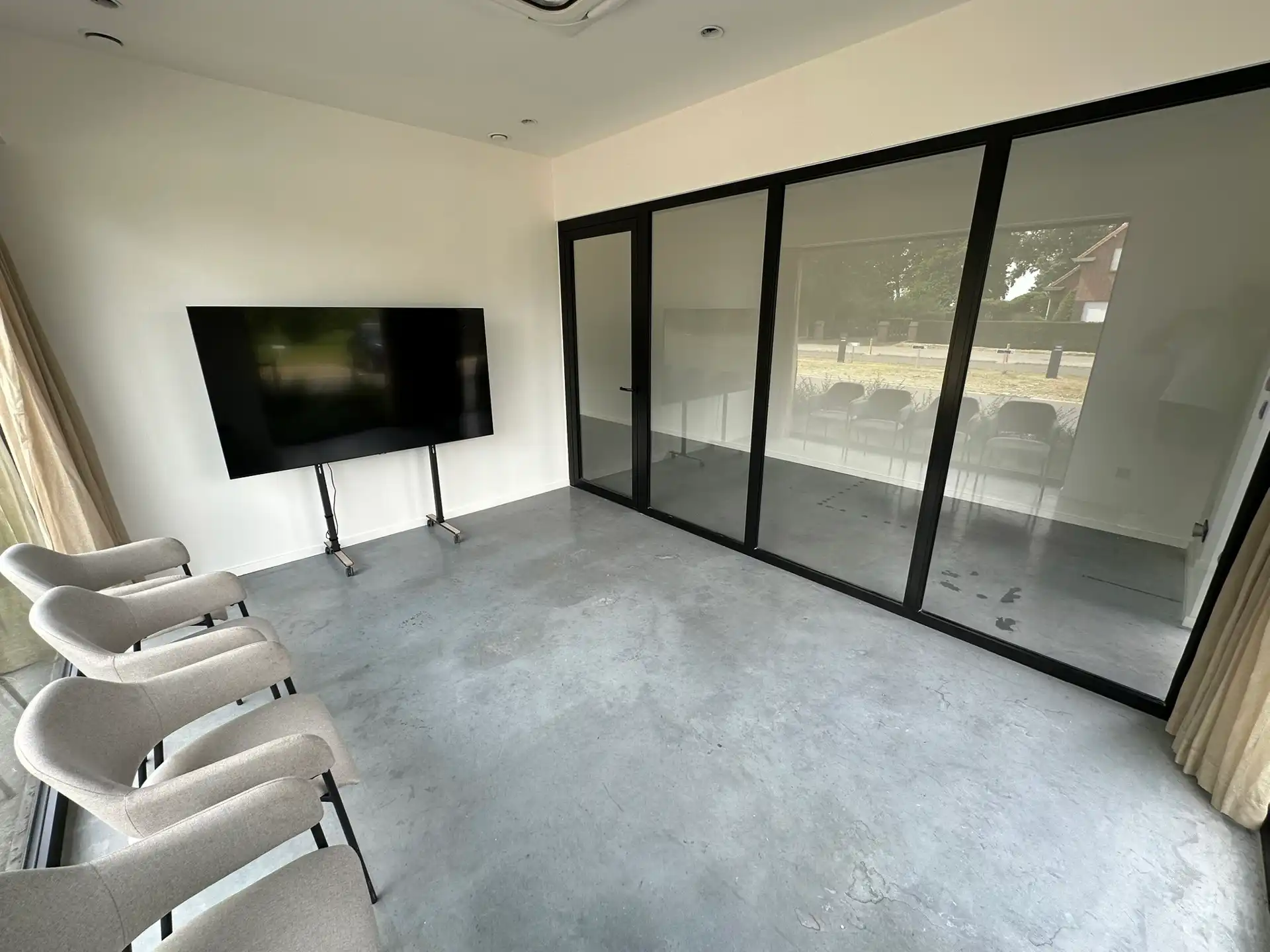 Gelijkvloers kantoor te huur in Stabroek foto 6