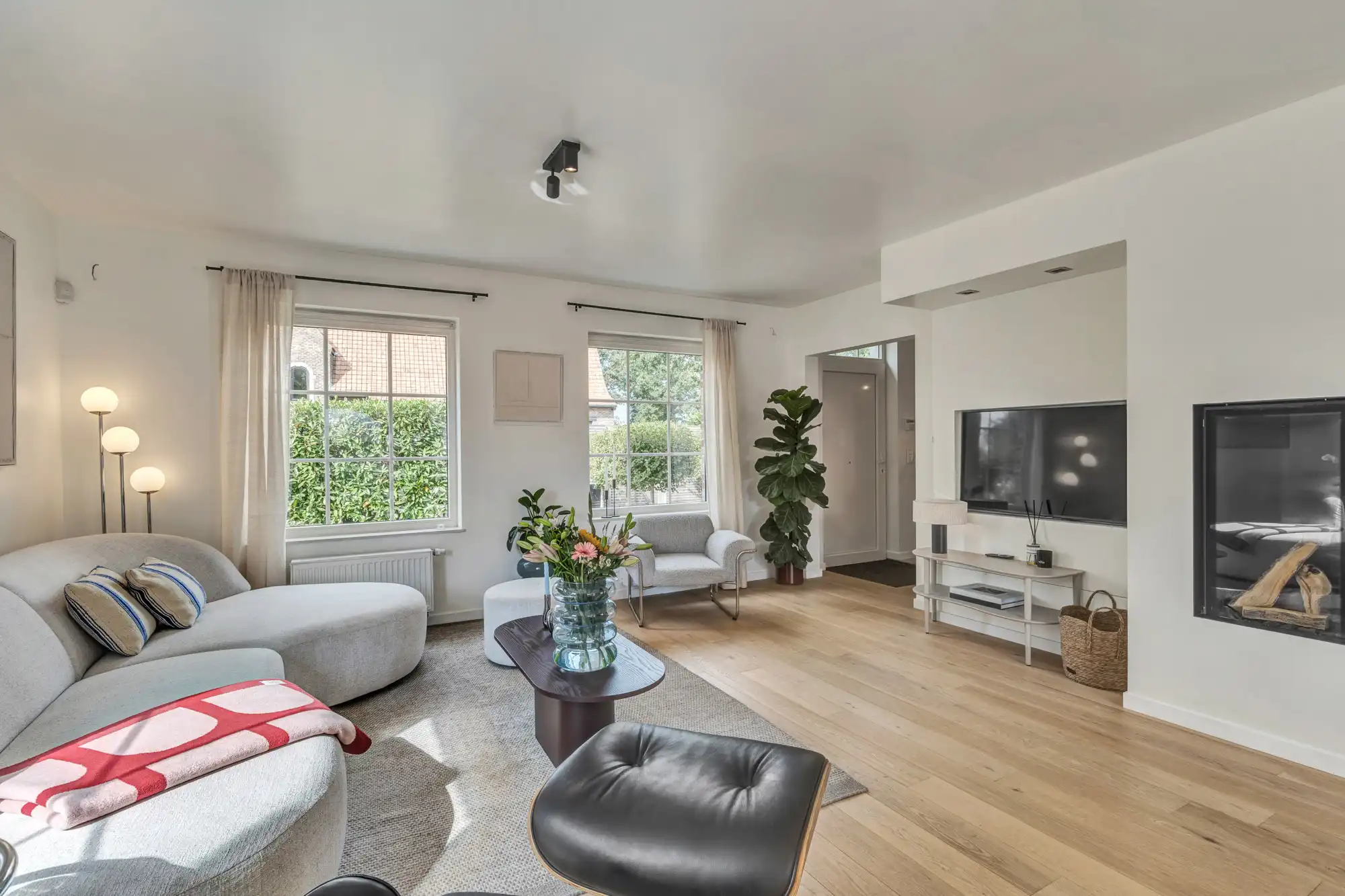 Woning met zwembad en zonnepanelen op toplocatie foto 7