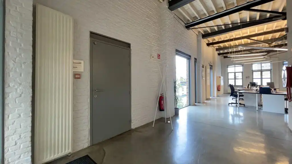 Trendy kantoor in gerenoveerd pakhuis nabij het Eilandje foto 2