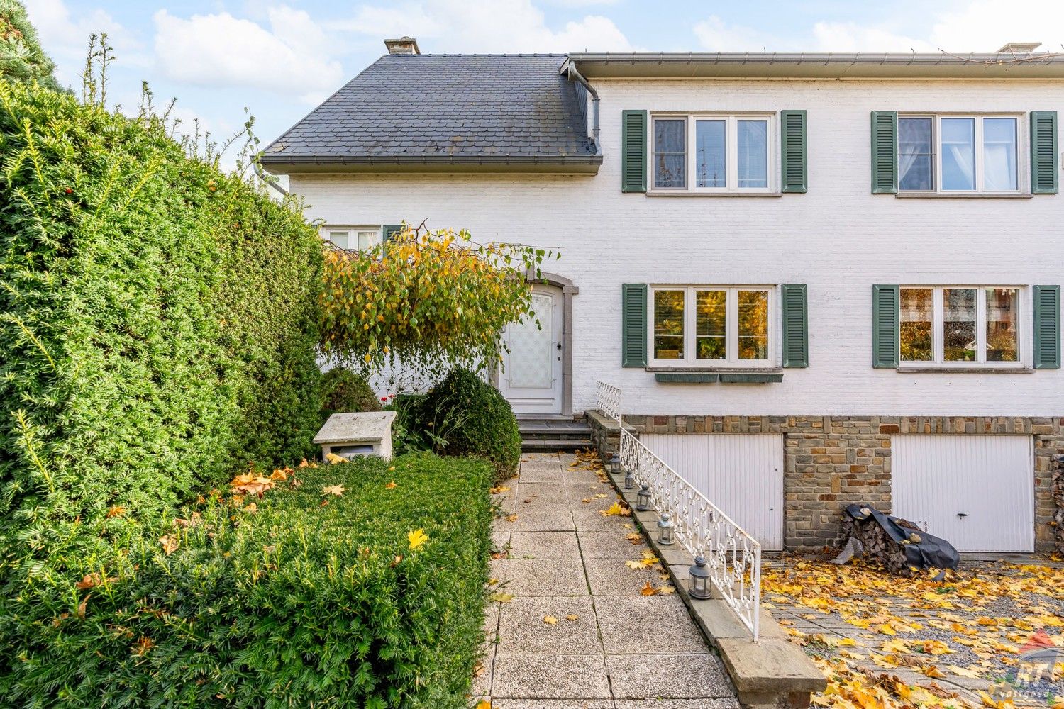 Hoofdfoto van de publicatie: Ruime halfopen woning met potentieel, gunstig gelegen nabij centrum Sint-Truiden