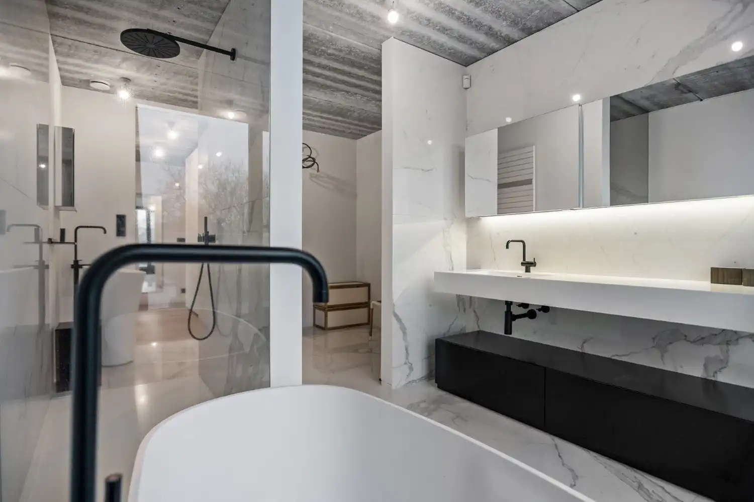 RECENTE HANDELSWONING OP COMMERCIELE LIGGING! foto 24