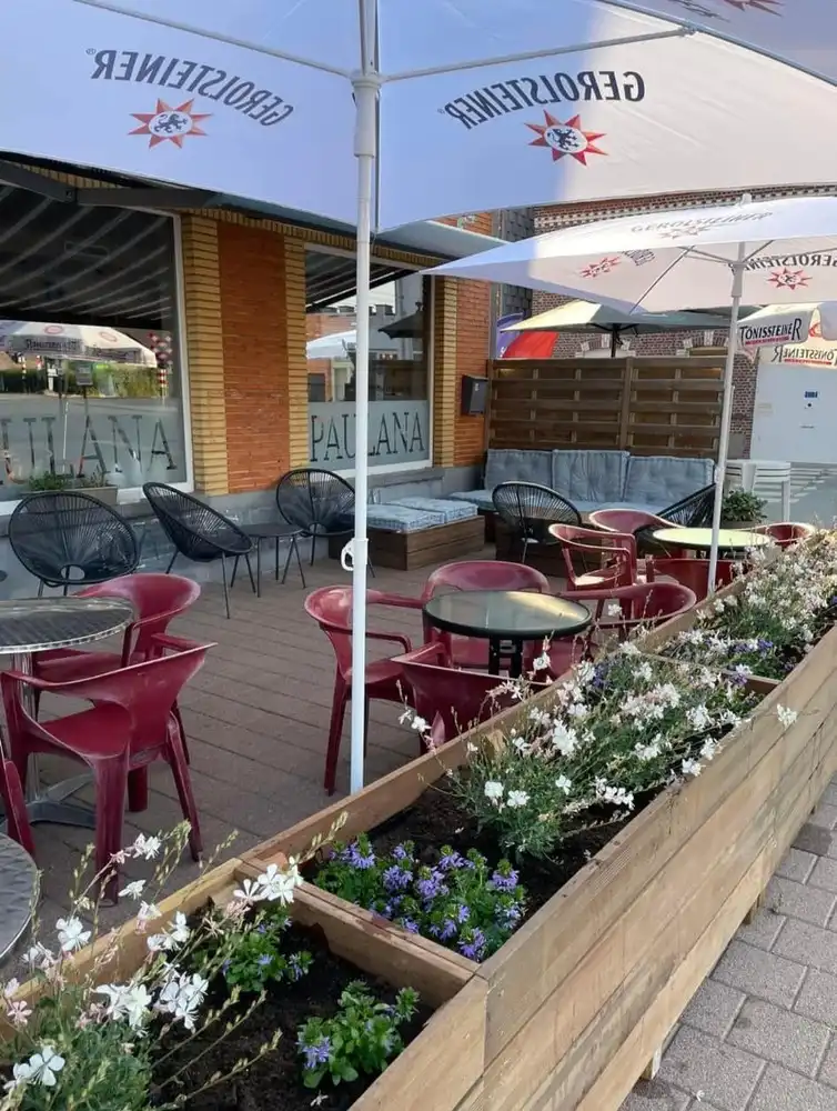 Ruim handelspand met woongelegenheid foto 3