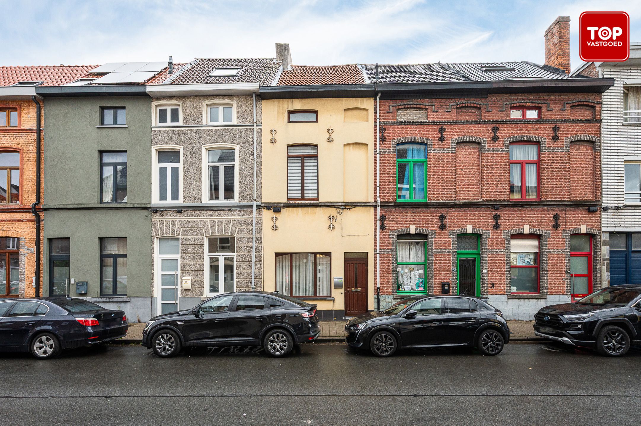 Instapklare woning met leuke buitenruimte, dicht bij centrum Gent foto {{pictureIndex}}