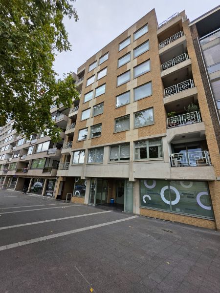 Appartement met 2 slaapkamers tegenover Shopping 1 foto {{pictureIndex}}