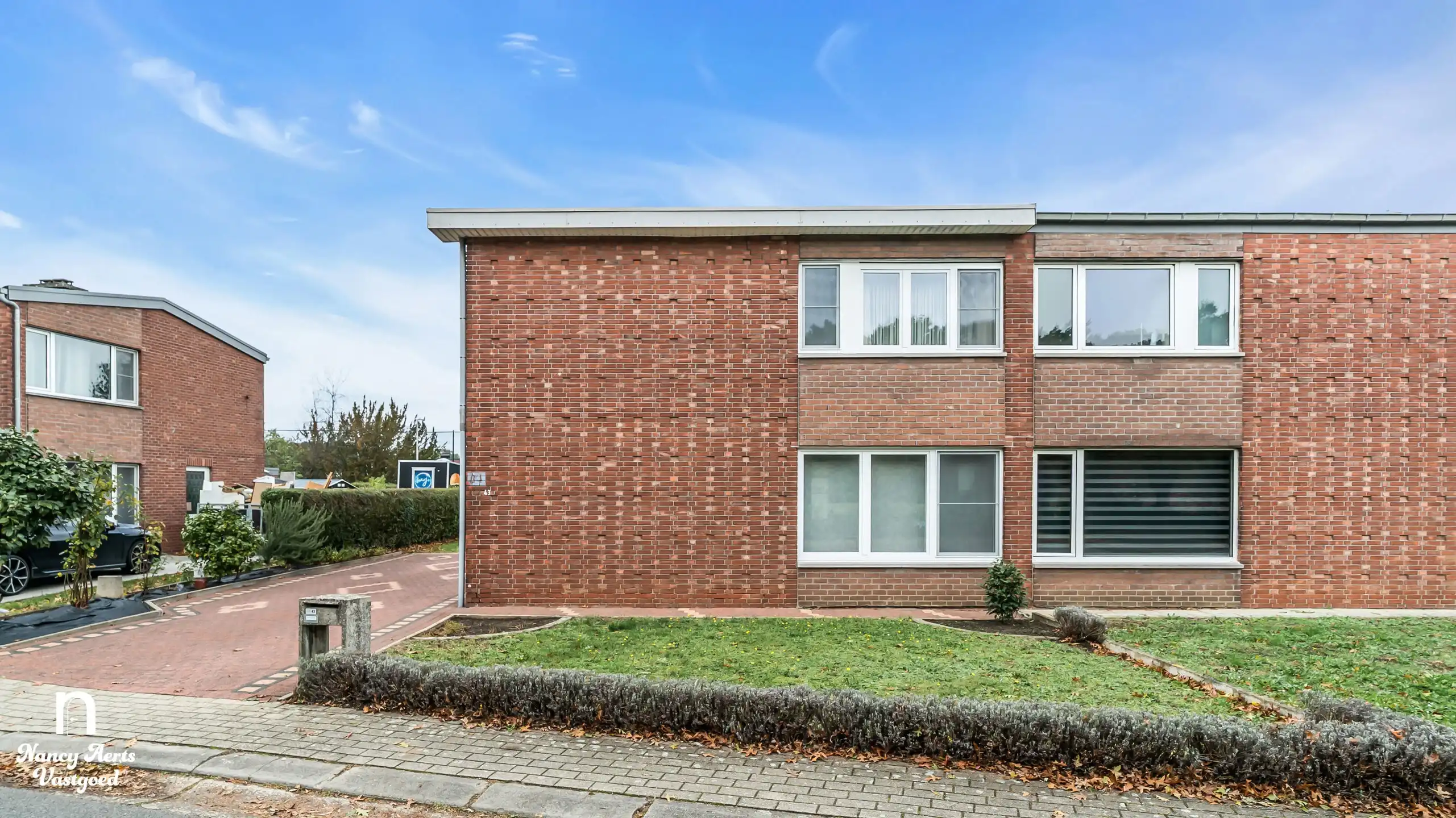 Gerenoveerde woning met 4 slaapkamers, tuin en leefkeuken foto 2