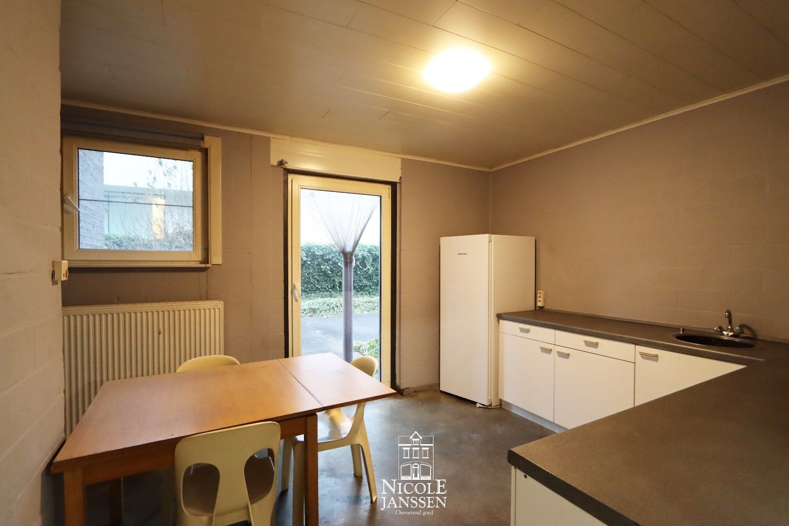 Gelijkvloers handelspand met 2 bovenliggende appartementen foto 9