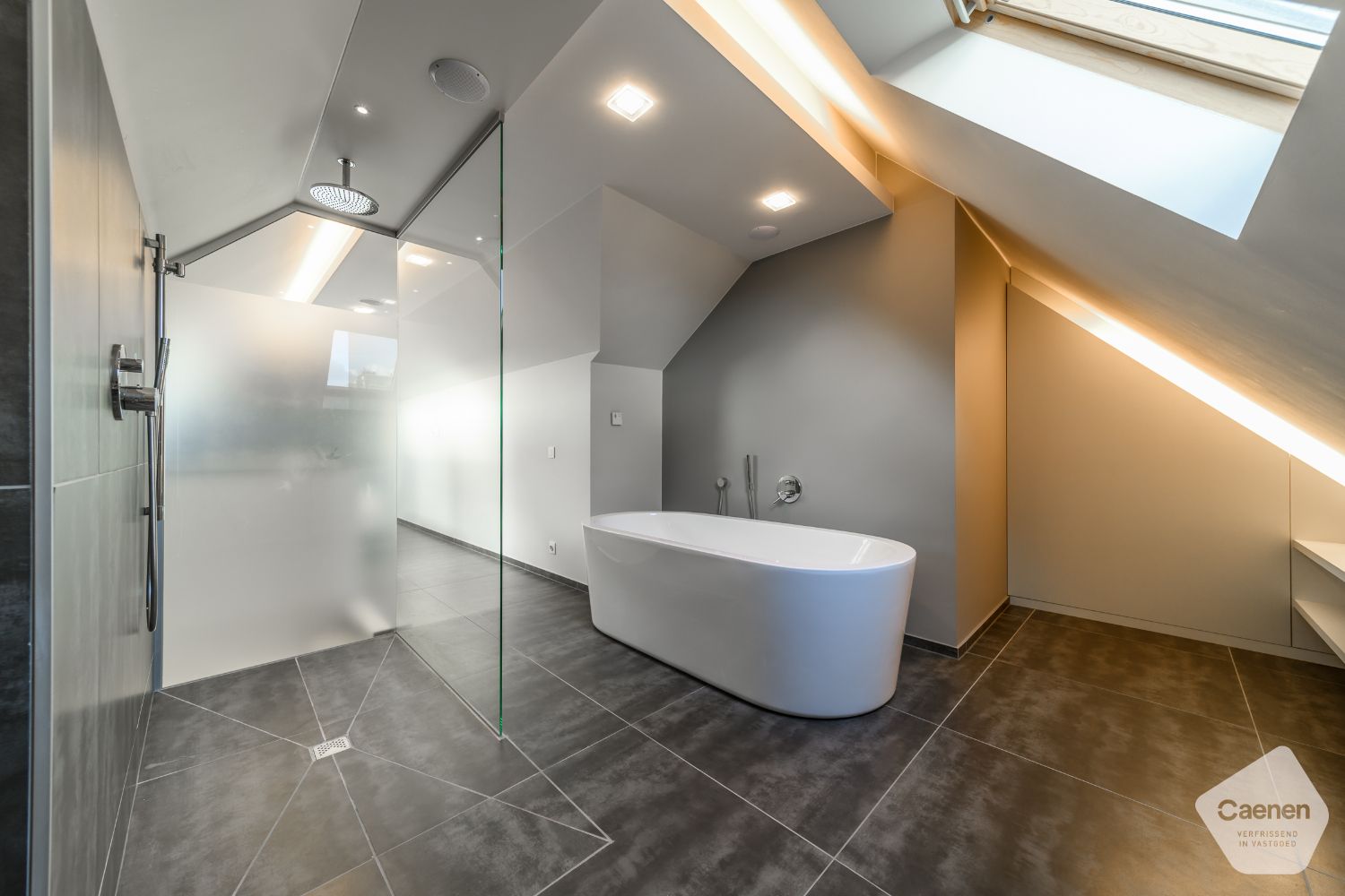 Luxueus instapklaar dakappartement op toplocatie met open zicht en zeezicht foto 13