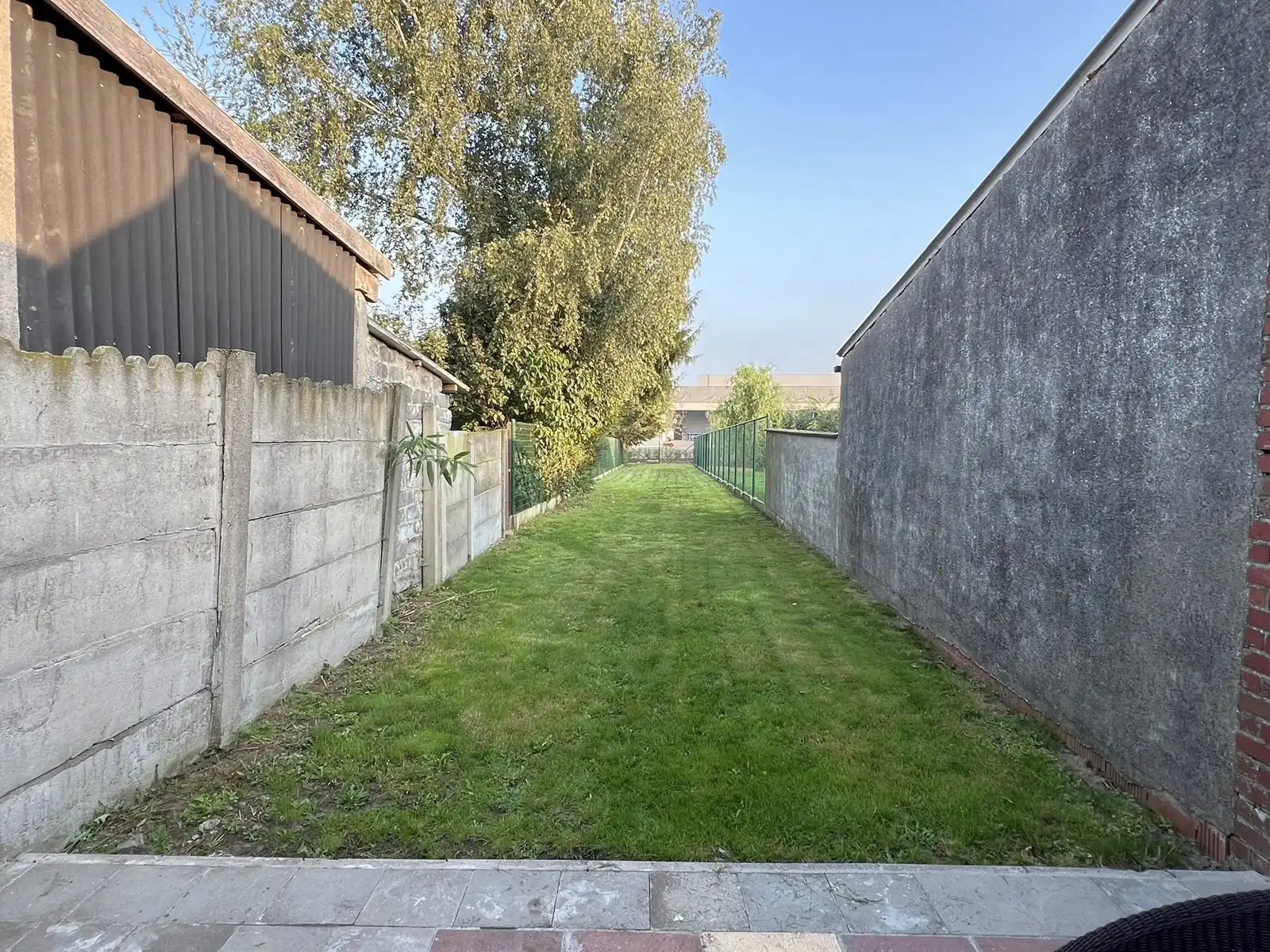 Verzorgde rijwoning met diepe tuin foto 12