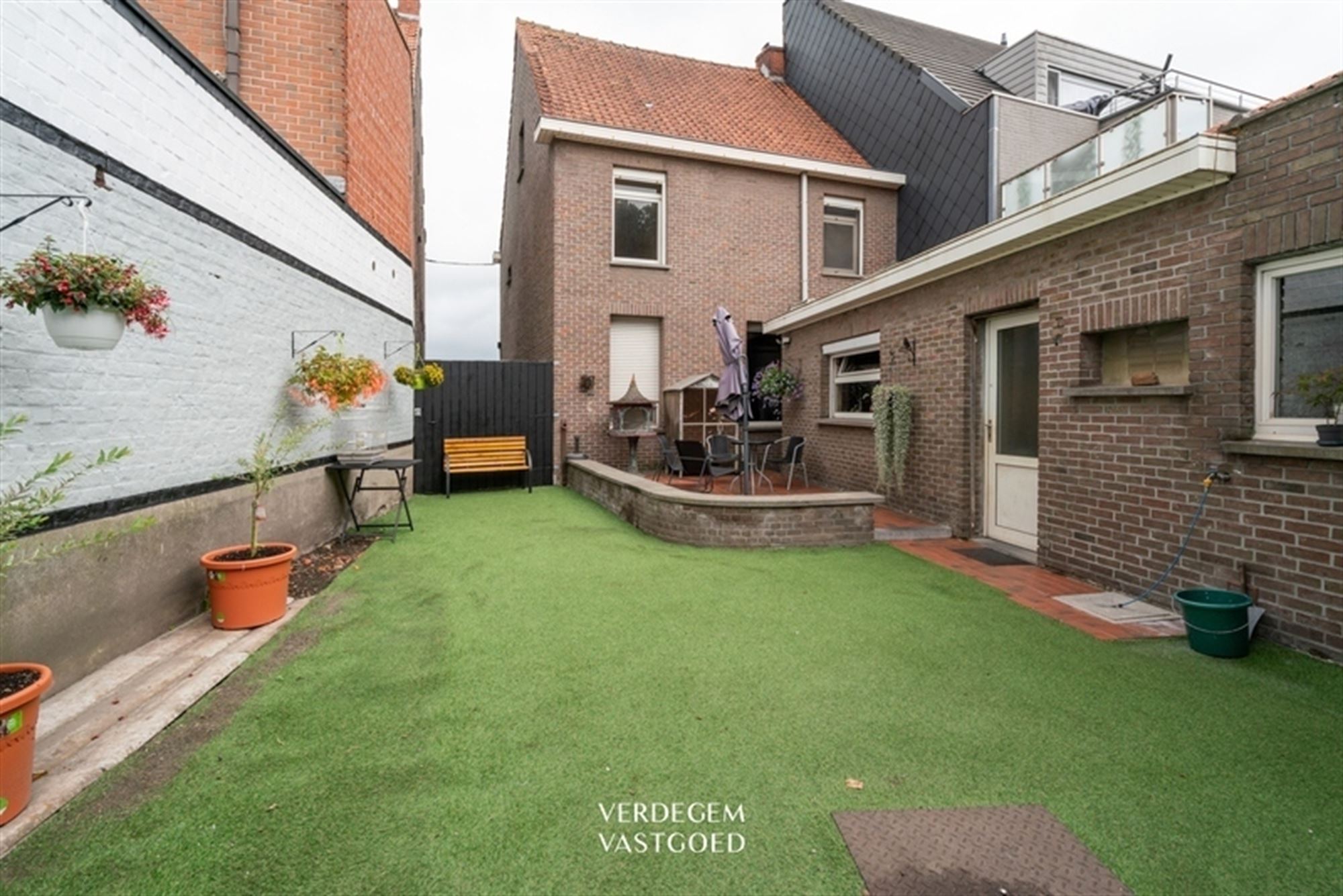 Halfopen woning met 3 slaapkamers, garage en perceel van 660m² foto 15