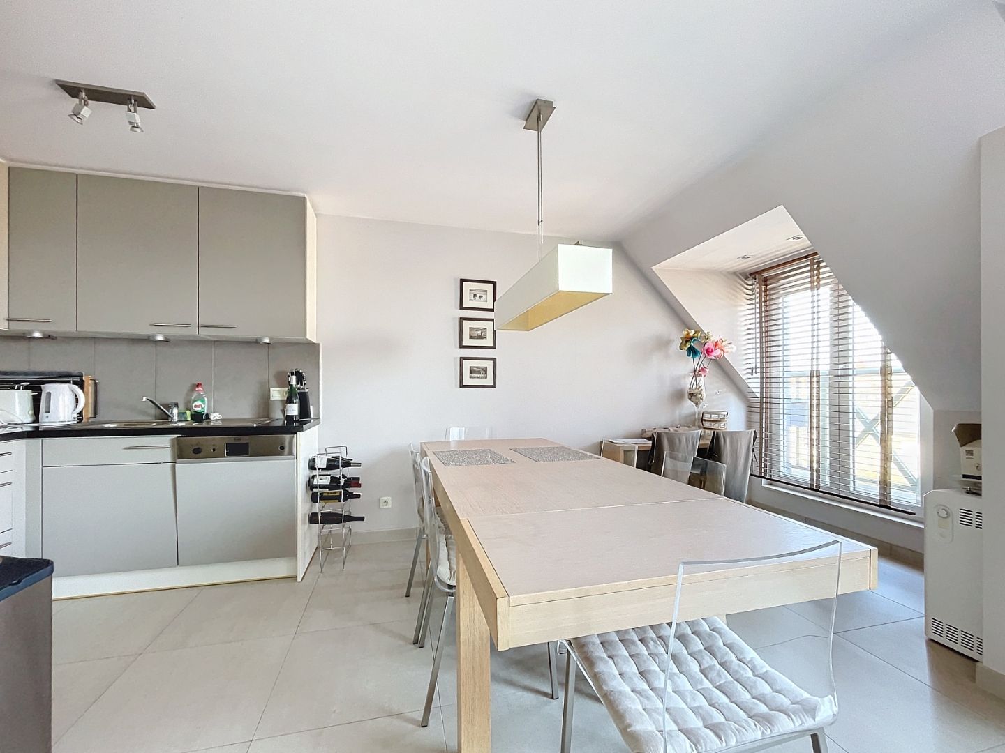 Instapklaar appartement i/h centrum van Sint-Idesbald. foto 2