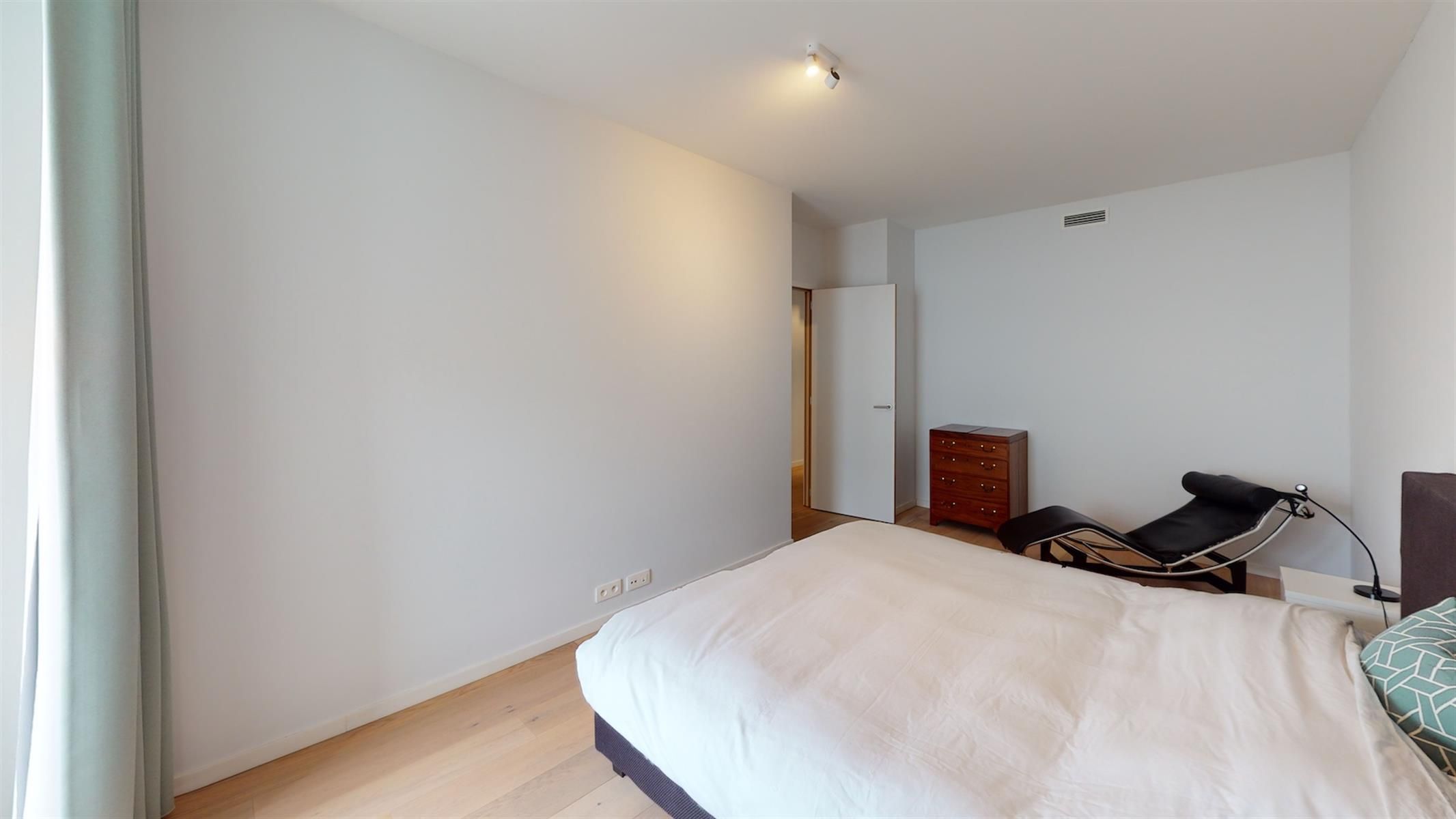 ANTWERPEN - 2 slaapkamer appartement met ruime terrassen foto 4