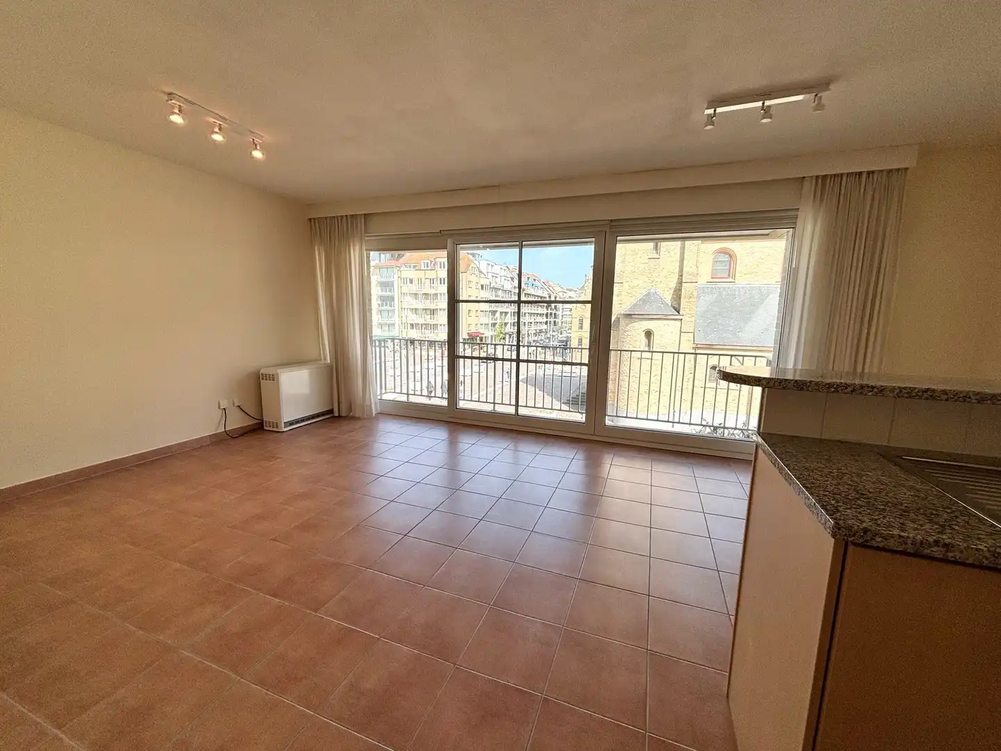 Ongemeubeld appartement met 2 slaapkamers te huur in Nieuwpoort-bad foto 3