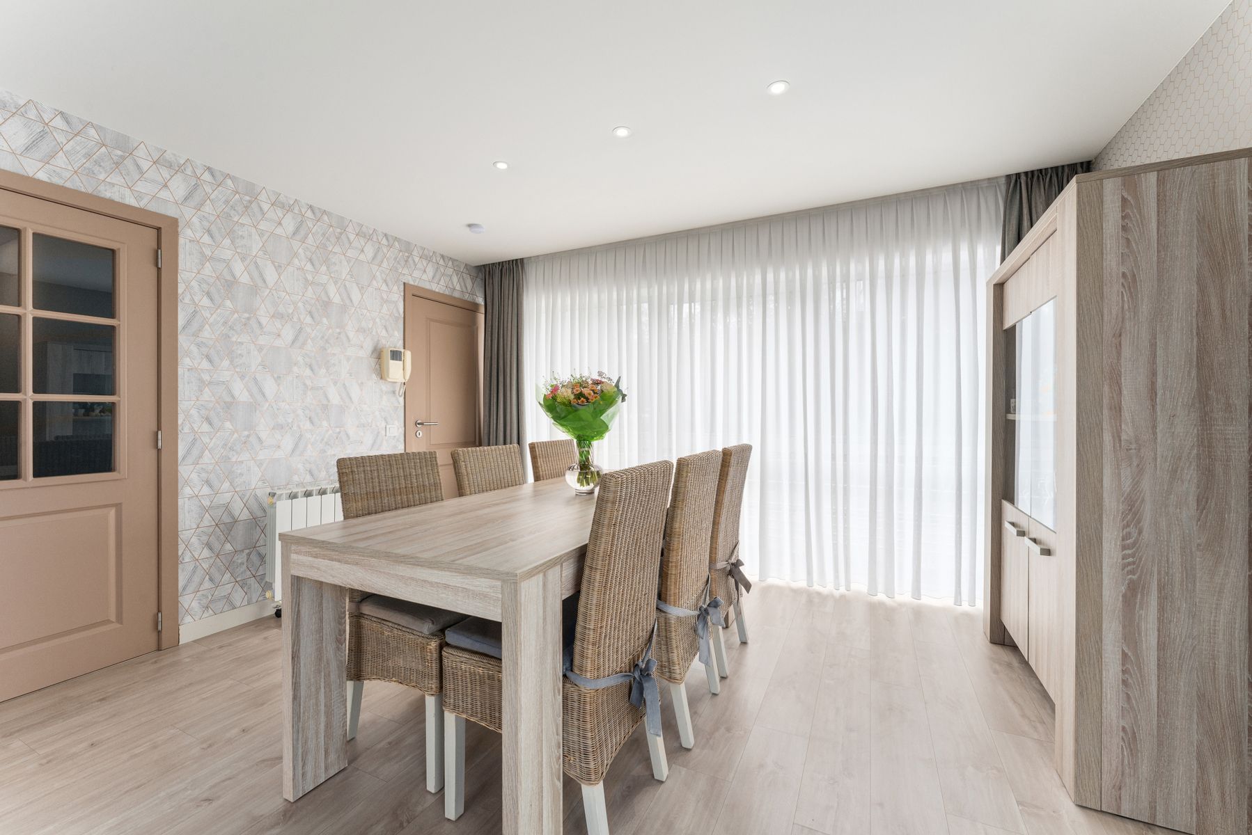 Centraal gelegen appartement met garage en ruime terrassen foto 8