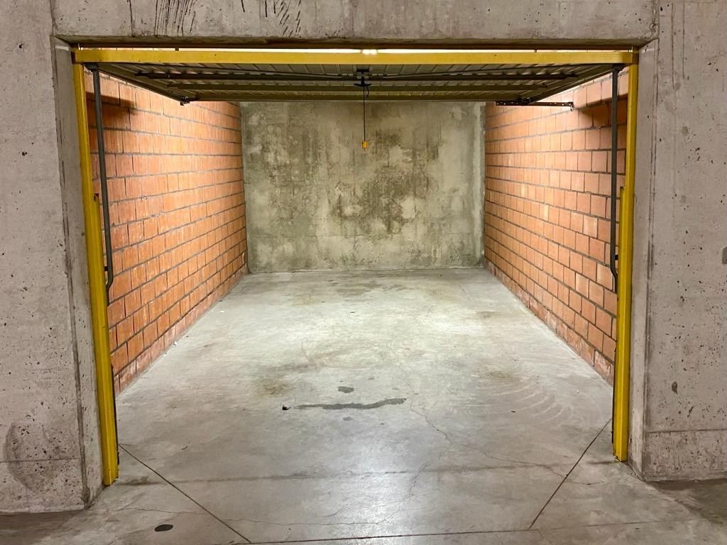 Afgesloten Garagebox te huur gelegen te Oostende - Mariakerke foto {{pictureIndex}}