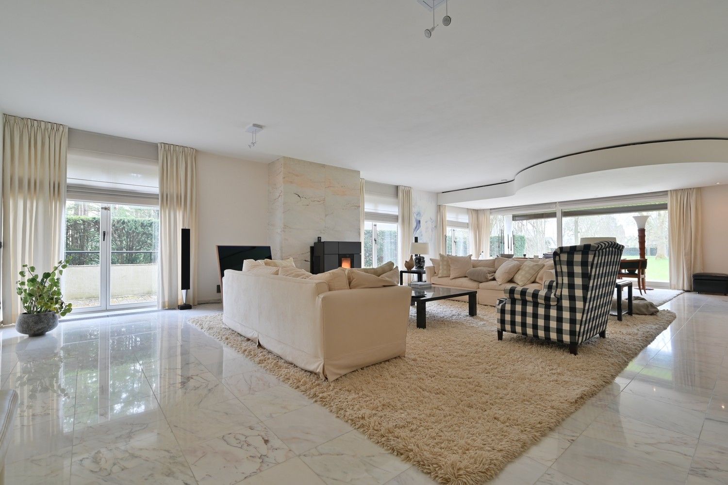 Exclusief, gelijkvloers villa-appartement van 275 m² met 4 slaapkamers, op unieke locatie in Parkdomein Petersheim, nabij het centrum van Lanaken foto 4