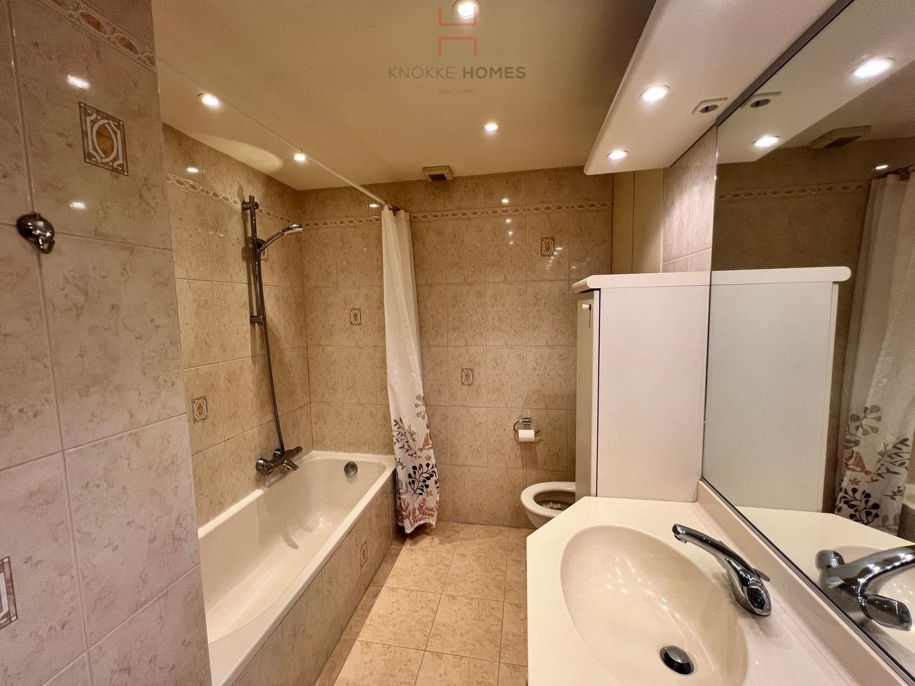 Bijzonder ruim instapklaar appartement op de zeedijk aan het Albertstrand foto 14