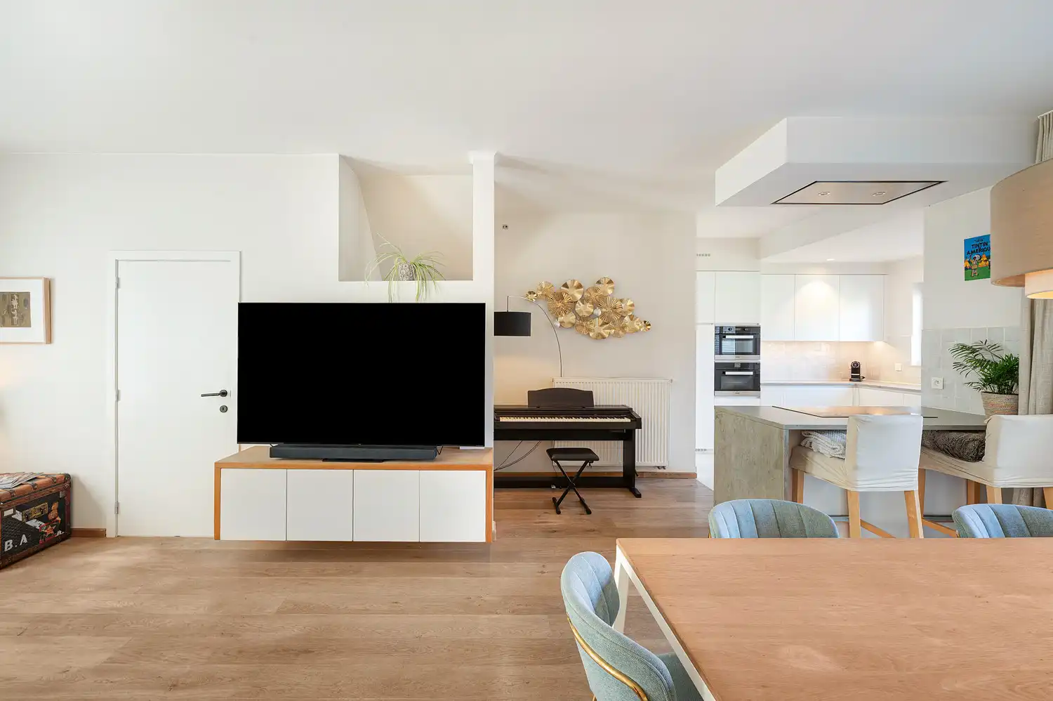 Ruime gezinswoning met 3 slaapkamers, garage  en tuin foto 6