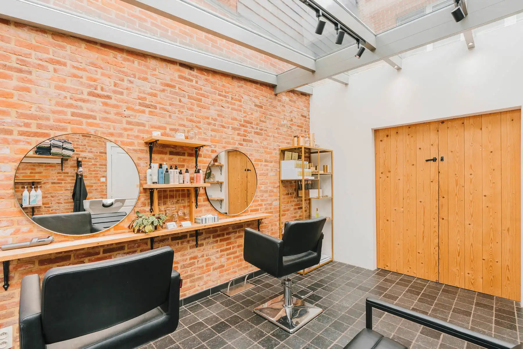 Karaktervolle woning met commerciële mogelijkheden foto 12