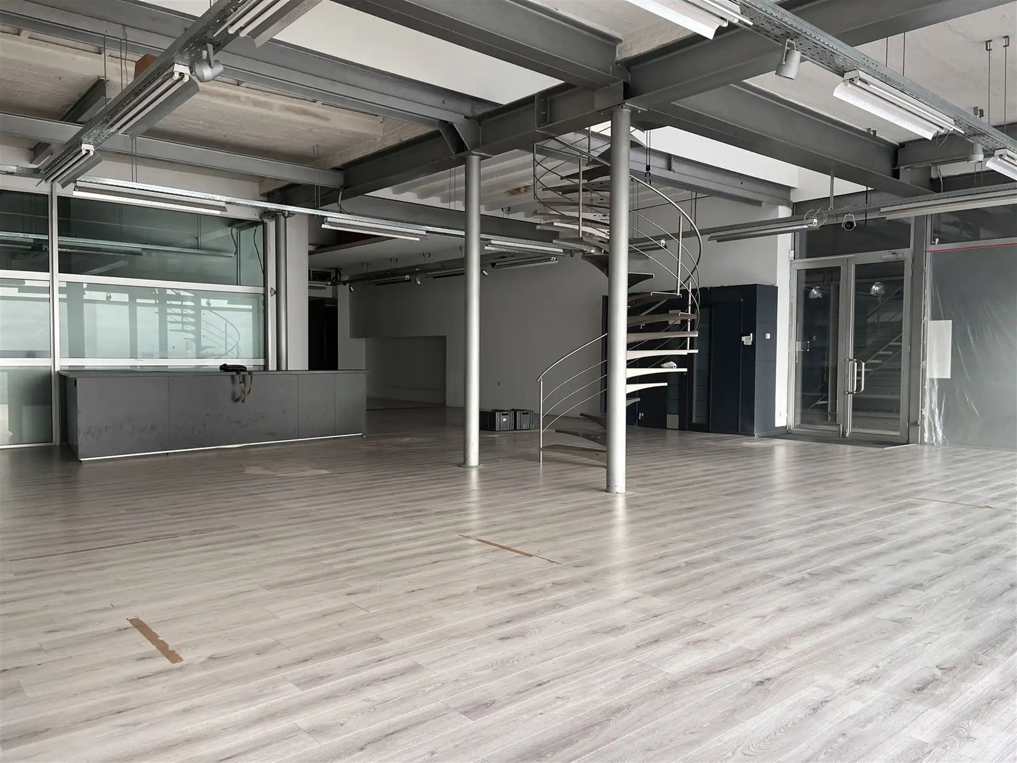 Commercieel pand met open structuur en diverse mogelijkheden foto 2