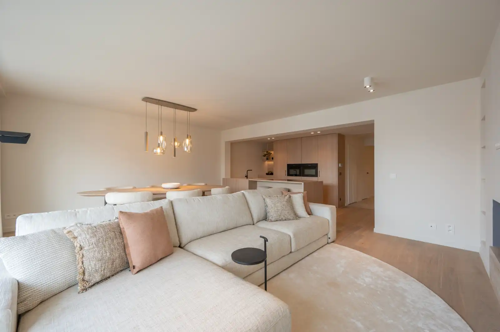Luxueus 3-slaapkamerappartement met royale gevelbreedte van 6,75 m op de Lippenlsaan. foto 3