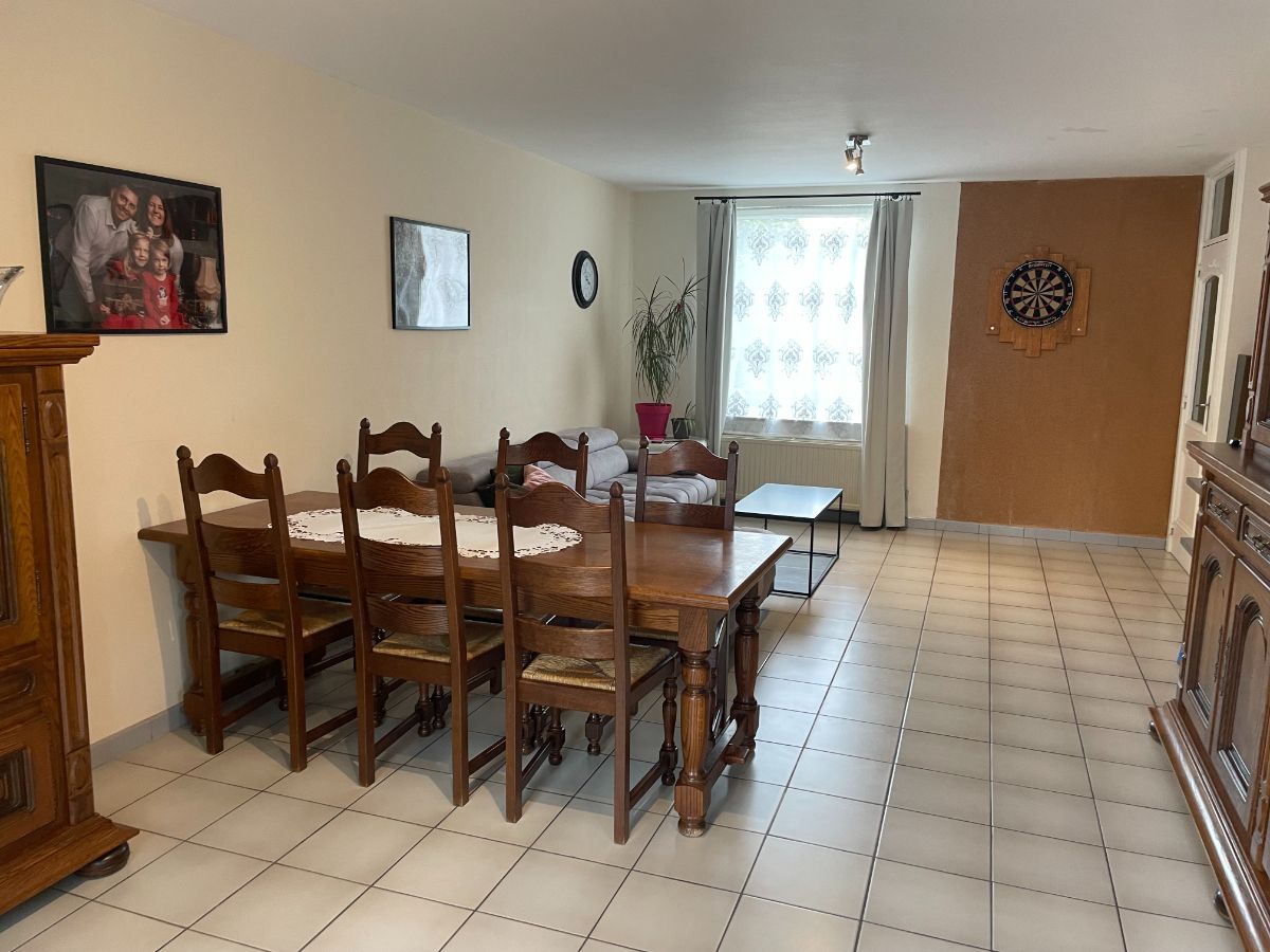 EENGEZINSWONING + garage & tuin foto 7